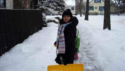 3359166092_a487d1a7ae_snow-shovel